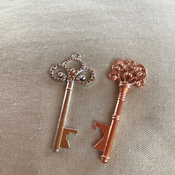 Bundle of 2 Vintage Replica Antique Skeleton Key Bottle Openers - Picture 3 of 4